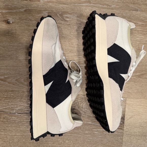 New Balance 327 Sea Salt with White and Black - Picture 4 of 4